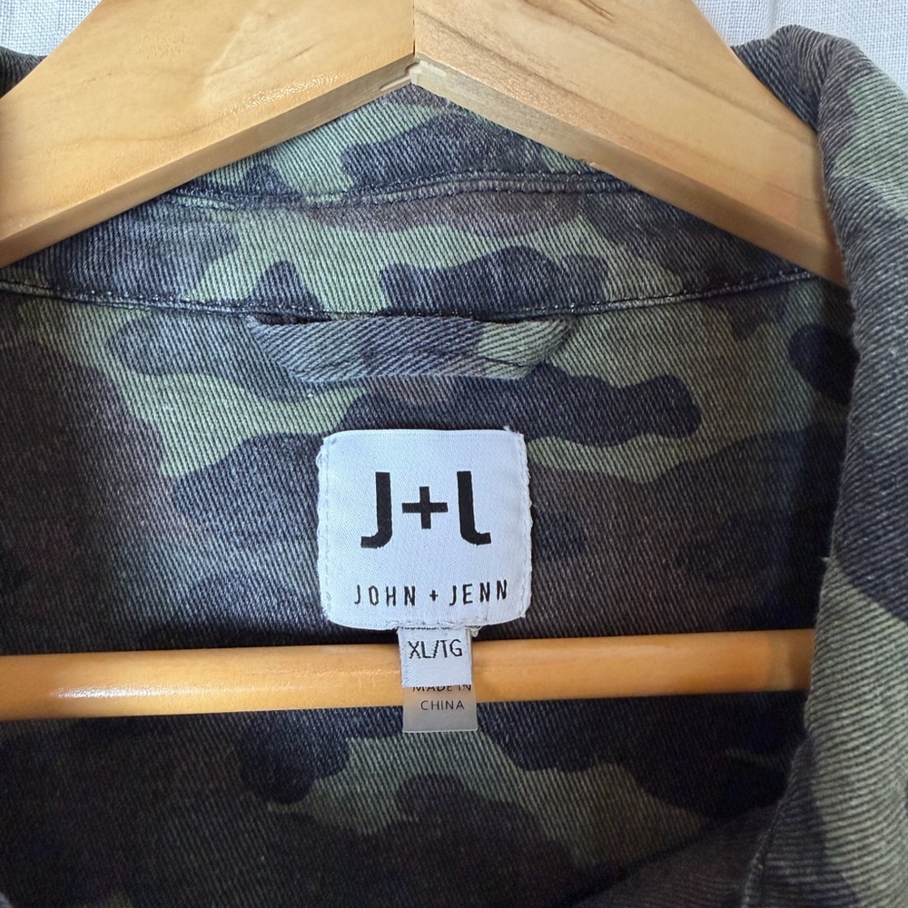 John + Jenn Green Camouflage Utility Jacket - Picture 3 of 5